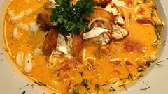 Tom Yam ar nūdelēm un vistas gaļas fileju